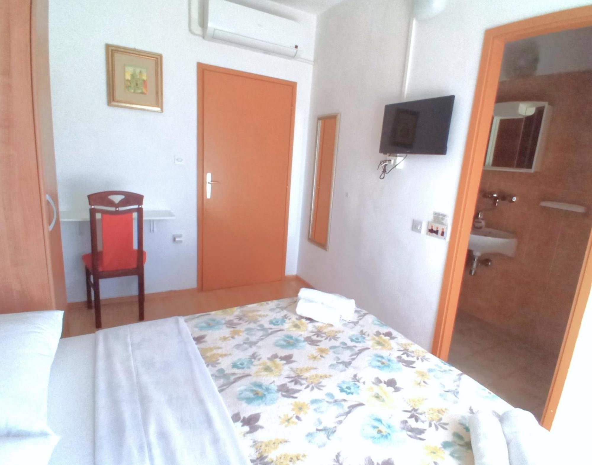 Guesthouse Cecilia 2 Malinska Habitación foto